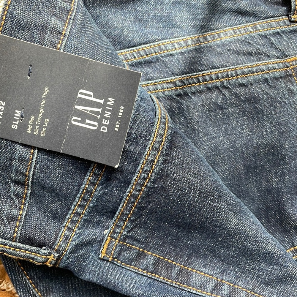 Men’s NWT dark wash, slim fit jeans